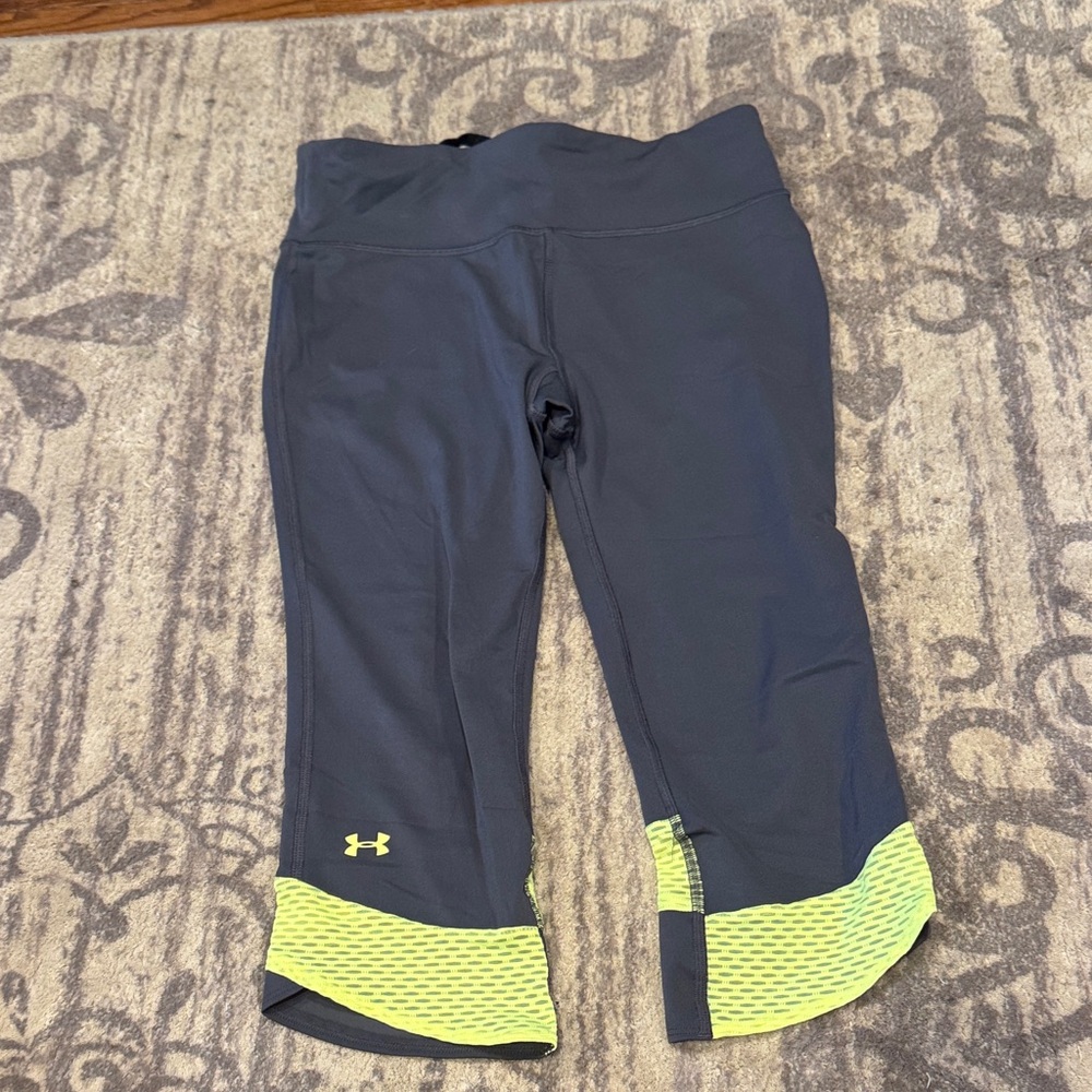 UA grey capris